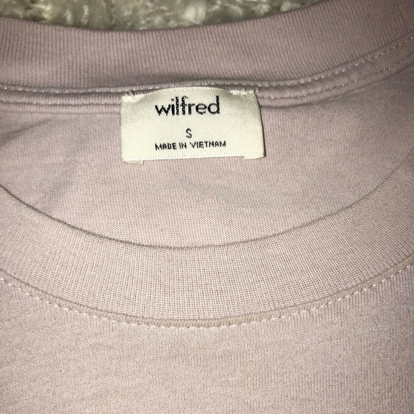 Cropped Aritzia shirt